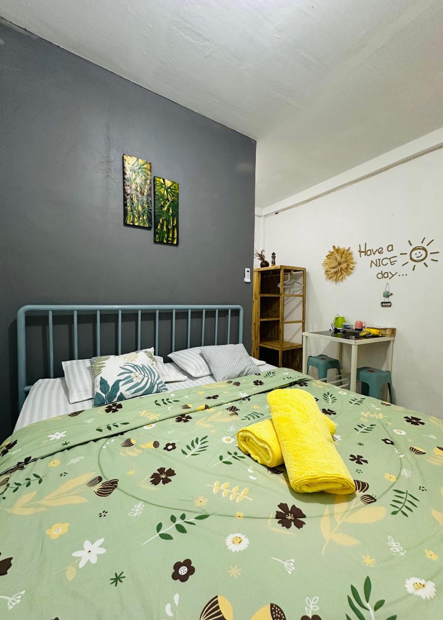 D'Flora Homestay Labuan Bajo Exterior foto